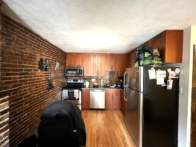 Building Photo - 1 Salem St Unit 2A