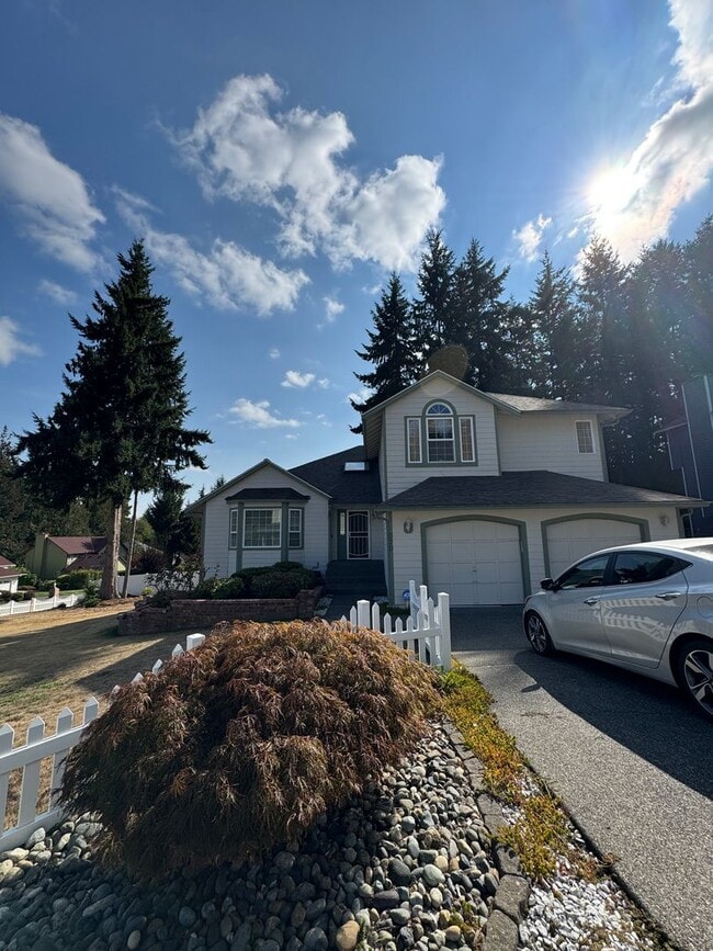 Building Photo - 979 NW Calypso Cir