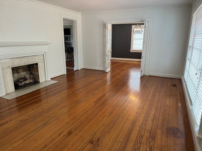 Photo - Beautiful Mid-town home 3br/2ba, newly ren...
