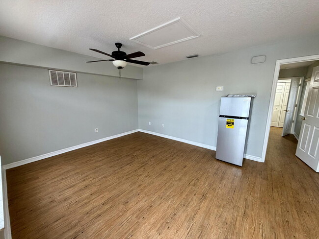 Building Photo - Studio for Rent in Davenport, FL Unit B