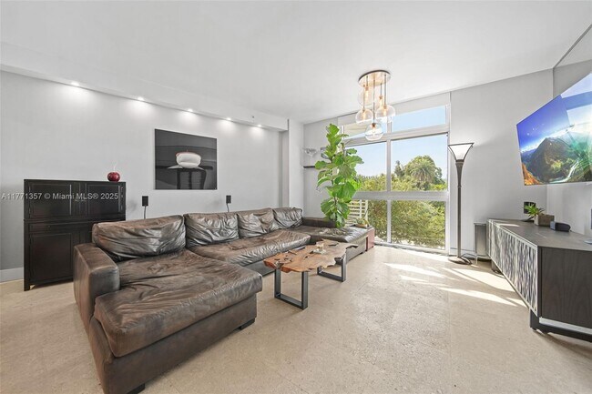 Photo - 2001 Meridian Ave Unidad 308