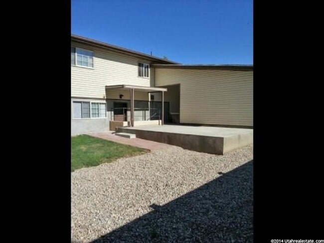 Photo - Beautiful home with fence backyard