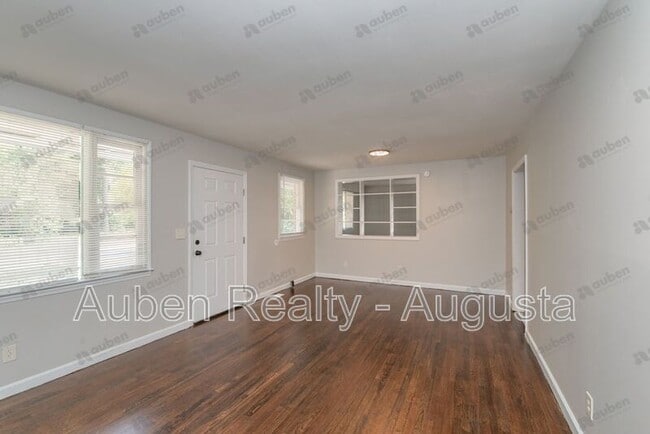 Photo - 109 Vanderbilt Cir