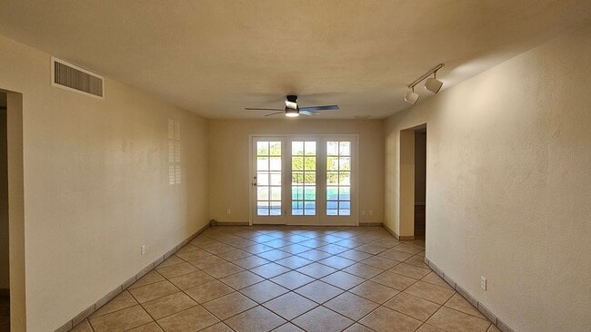 Photo - 2325 N 66th St