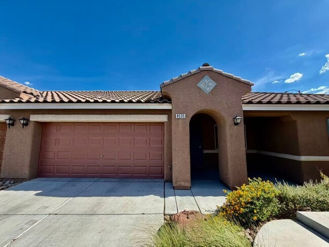 Building Photo - CUTE ONE STORY TOWNHOME