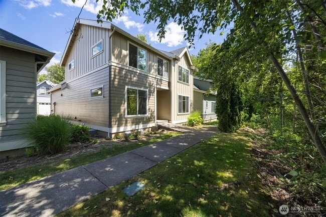 Photo - 6214 Malloy Ave