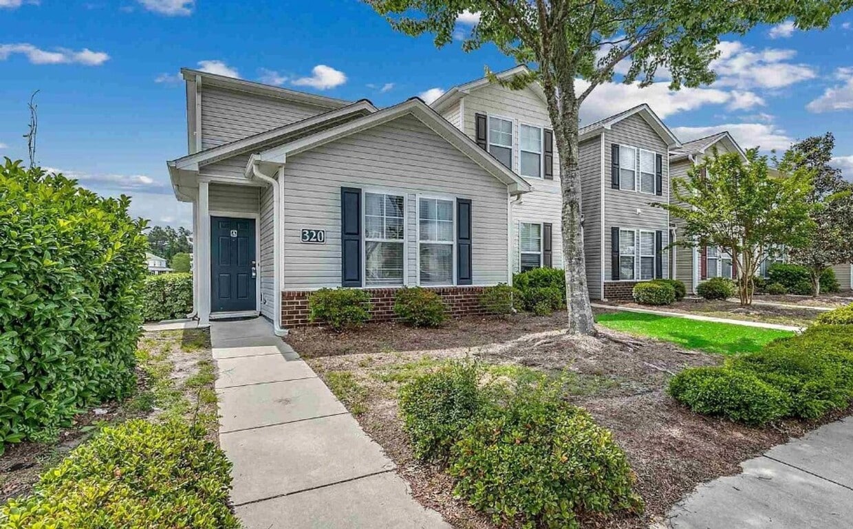 Relax and Unwind in this Spacious End-Unit... - Relax and Unwind in this Spacious End-Unit...
