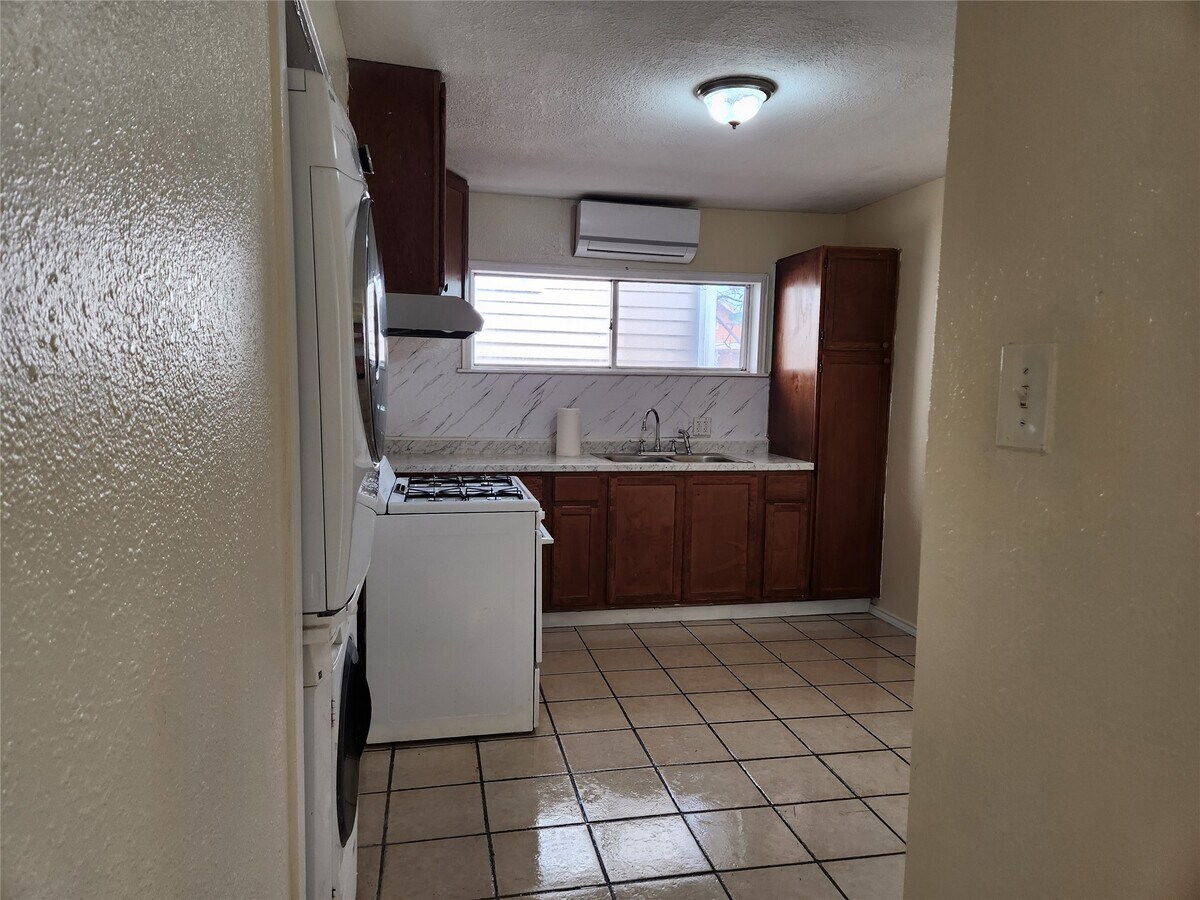 Photo - 1803 Church St