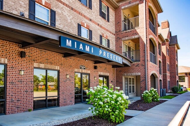 Miami Preserve - Leasing office - Entrance