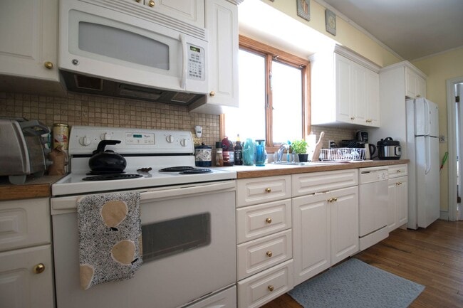 Photo - Amazing 3 bath in Brighton!!