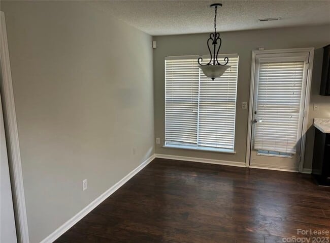 Photo - 100 Coventry Dr