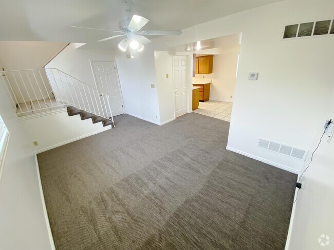 Building Photo - 707 600 W Rental
