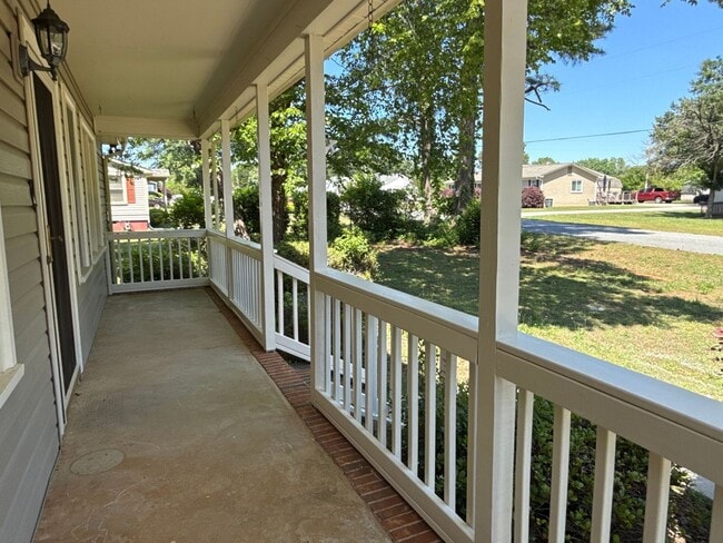 Photo - 2083 Ridgecrest Rd