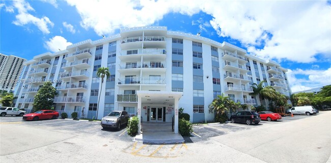 Building Photo - 16465 NE 22nd Ave Unit 610