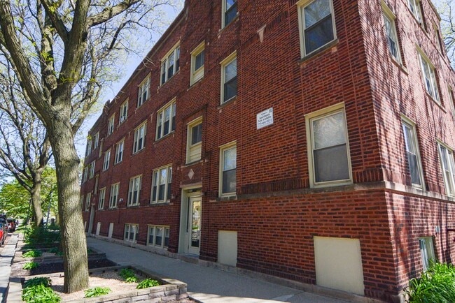 Building Photo - 2921 W George St Rental