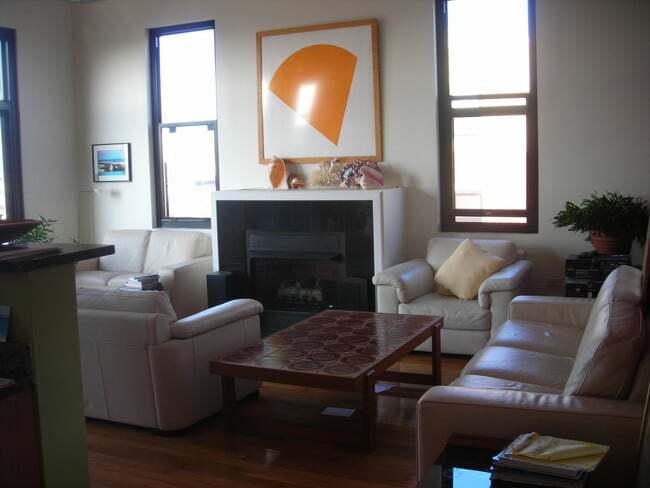 Building Photo - 1525 Sangamon S St Unit 801