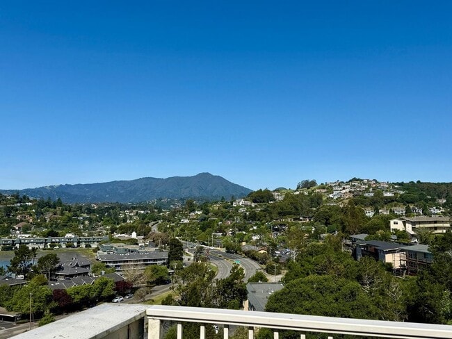 Building Photo - BEAUTIFUL UPPER 3BD/2BA Unit 78