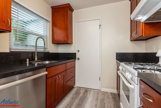 Building Photo - 507-511 Madison Ave Unit 511