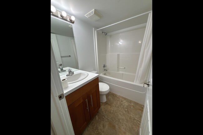 Building Photo - 11208-11251 51 St NW Unit 11208 - Bsmt