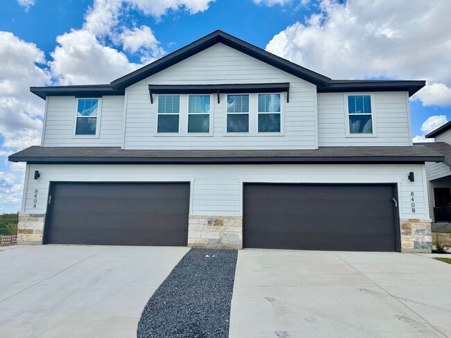 Building Photo - Stunning 4x2.5 Luxury Duplex in Buda, TX!