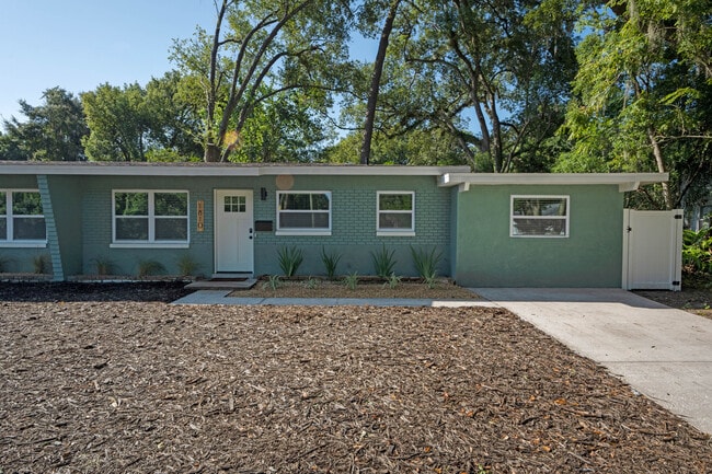 Building Photo - 1810 E Robinson St Unit 1812