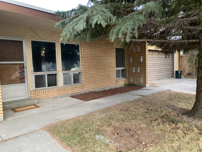 Photo - 896 Raymond Dr Apartamentos Unidad 896 Raymond Drive  #1