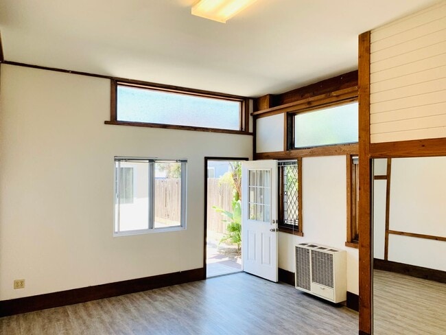 Photo - LIVE BY THE BEACH! 1BD/1BA OCEAN BEACH APARTMENT + PRIVATE GARAGE & LAUNDRY!!! Unidad 5050 Cape May Ave