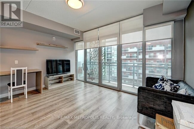 Photo - 250 Albert St Unit 202
