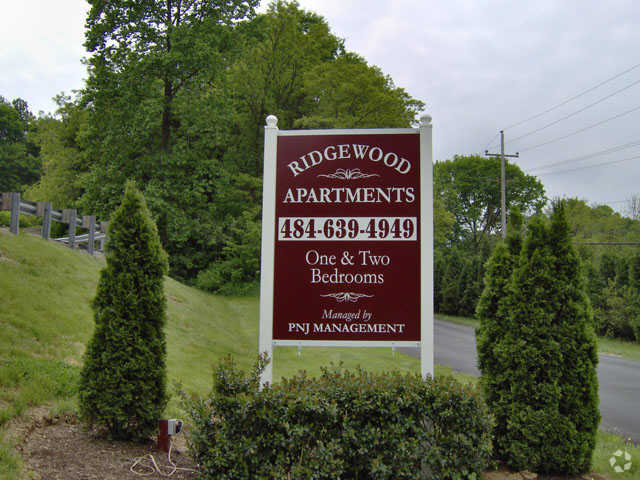 Ridgewood Apartments - Ridgewood Apartments