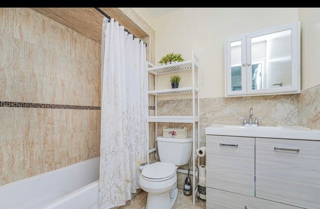 Baño de arriba - 31 Greentree Ln