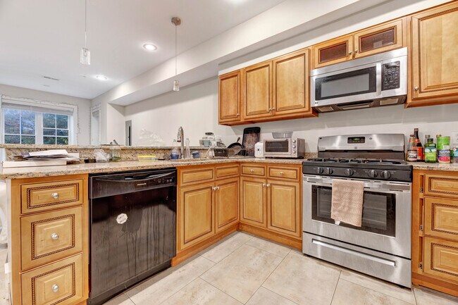 Photo - 1346 Kenyon St NW Unit C - Room 4