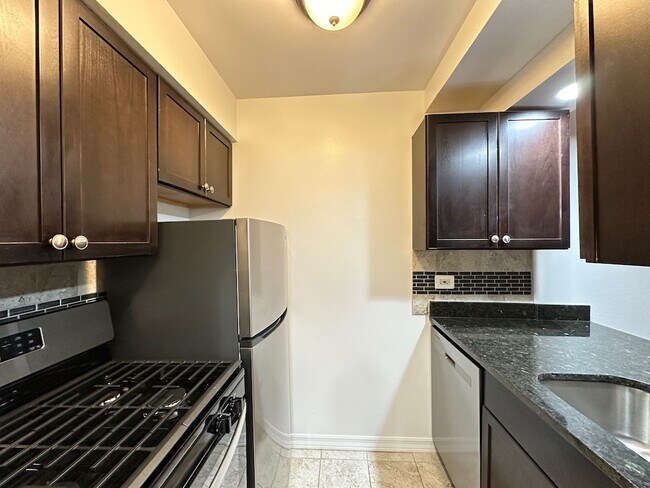 Photo - 6830 N Sheridan Rd Unidad 675