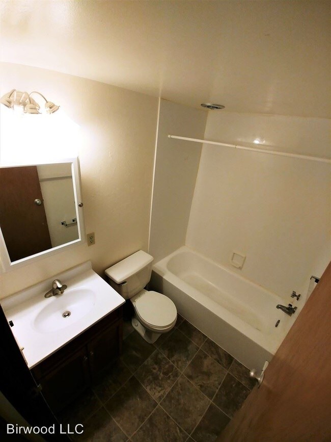 Photo - 2102 University Ave