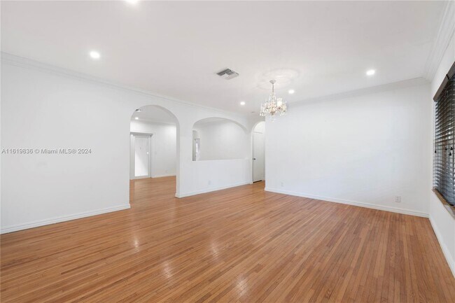 Photo - 921 Alava Ave