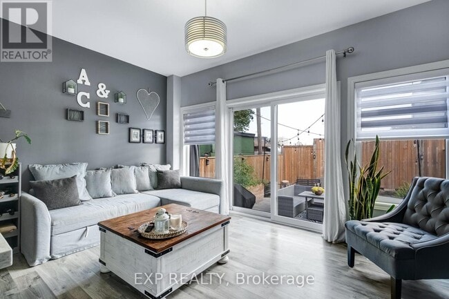 Photo - 688 Dunn Ave