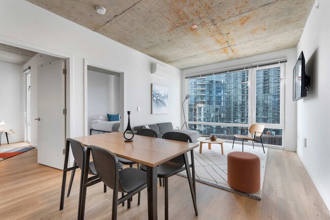 Photo - 853 W Blackhawk St Apartamento Unidad ID1243853P