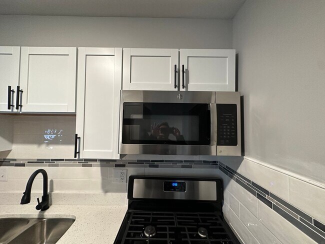 Photo - Experience Luxury Living at Bellagio Living II: Modern Apartments in Lawrence, Indiana Unit 8940-B