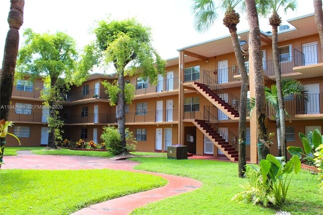 Building Photo - 1280 W 54th St Unit 308B