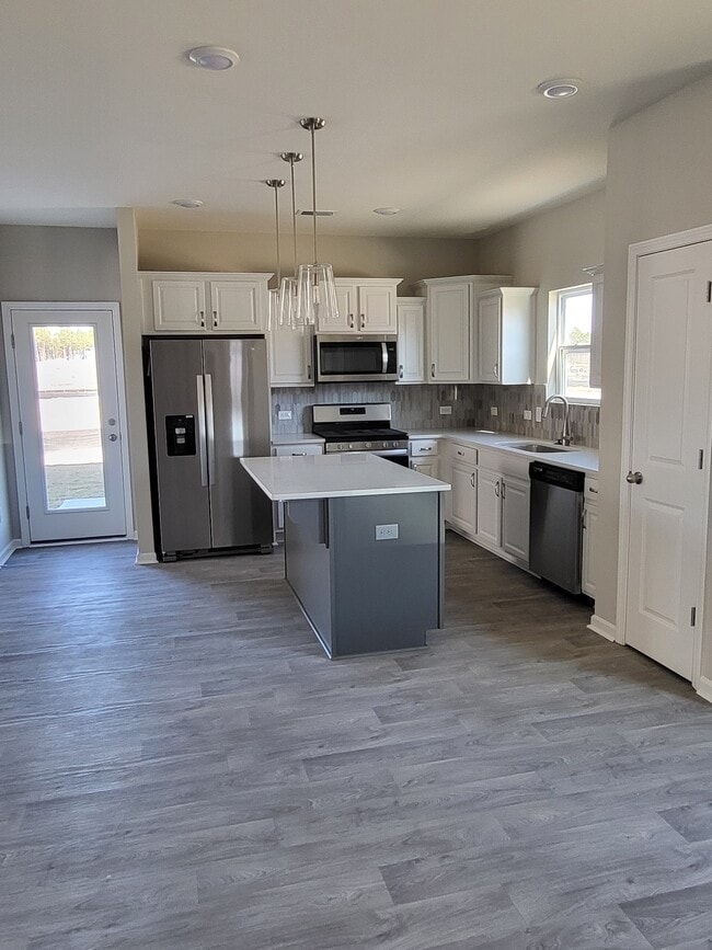 Kitchen w/Island - 506 Purple Finch Rd