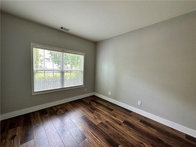 Photo - 2758 Suttonwood Way NE