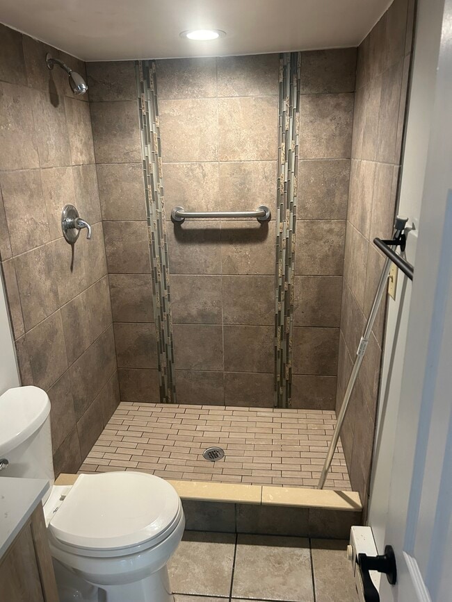 Photo - 221 W Washington St