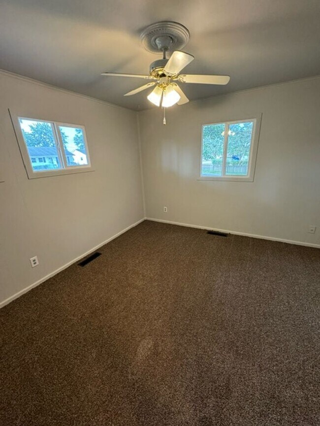 Photo - 2103 Hazelwood Ave