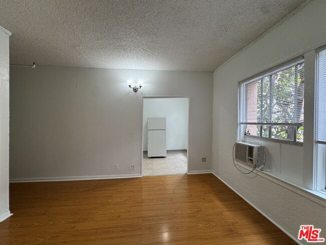 Photo - 920 S Hobart Blvd Unidad 210