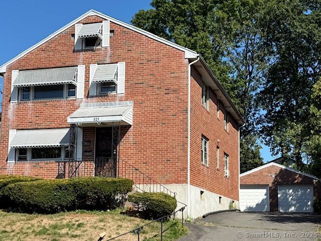Building Photo - 121 Pinehurst Ave Rental