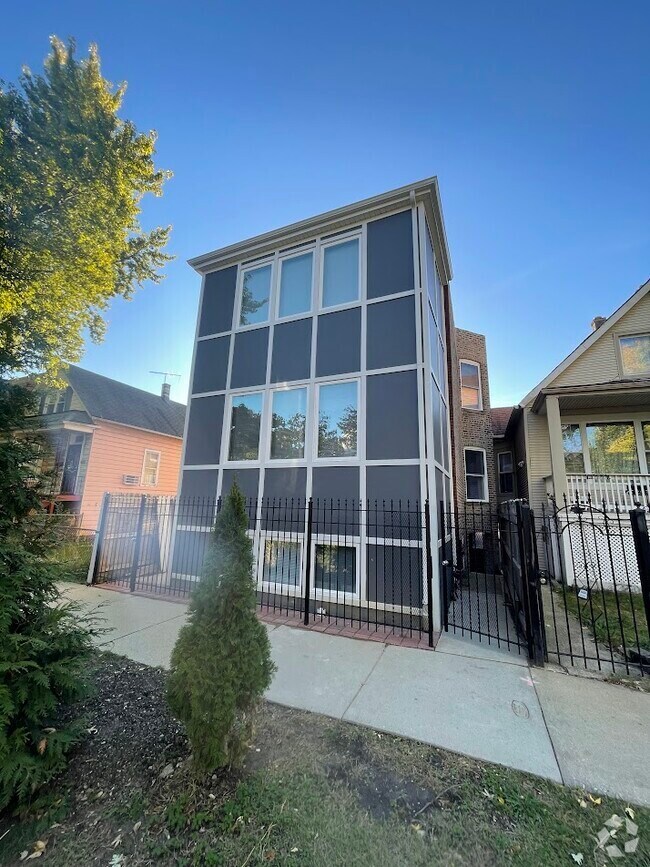 Rentals near Addison Station (Blue Line) Page 4