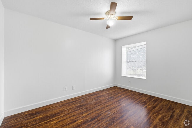 2BR, 1BA - 950SF - Bedroom