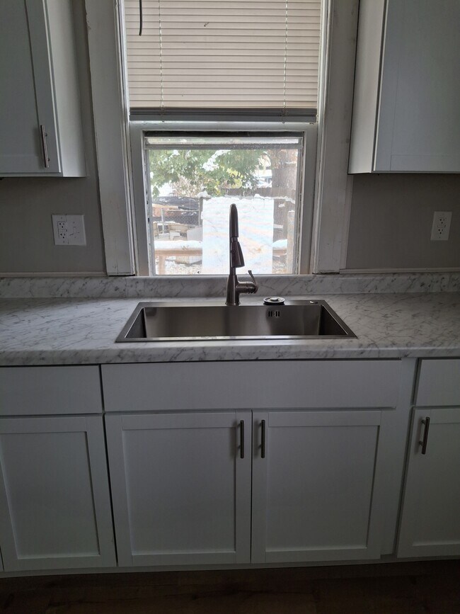 Photo - 913 E Washington St