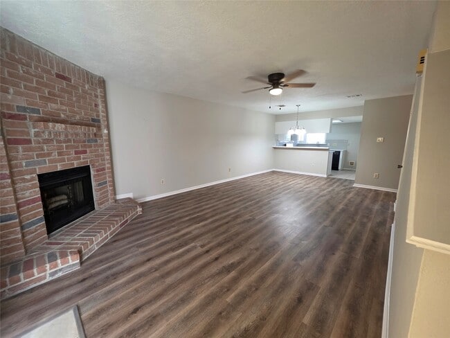 Building Photo - 1969 Country Village Blvd Unit B