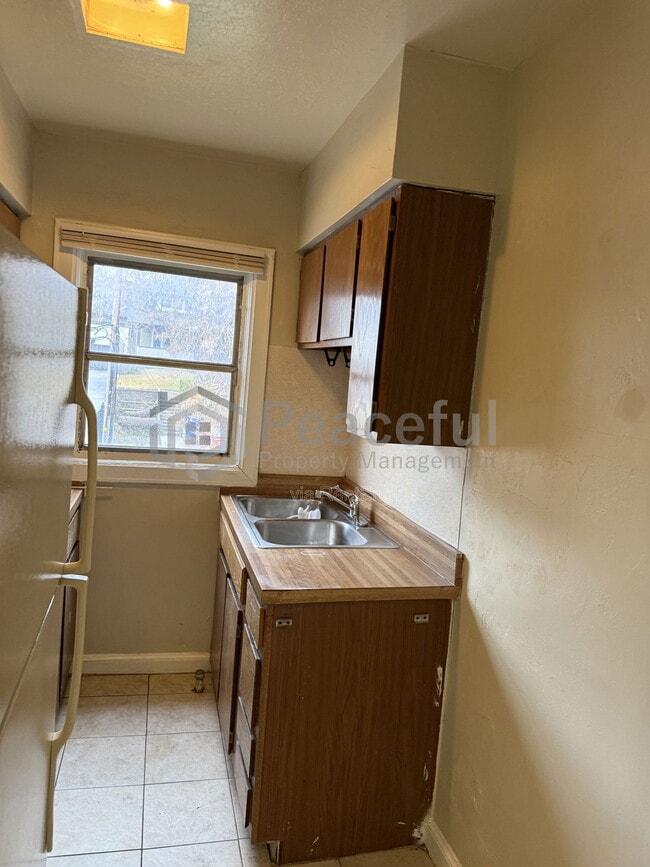 Building Photo - 417 Wall St Unit 11