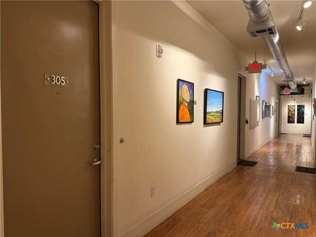 Building Photo - 1401 S Flores St Unit 305